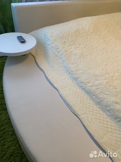 Круглая кровать