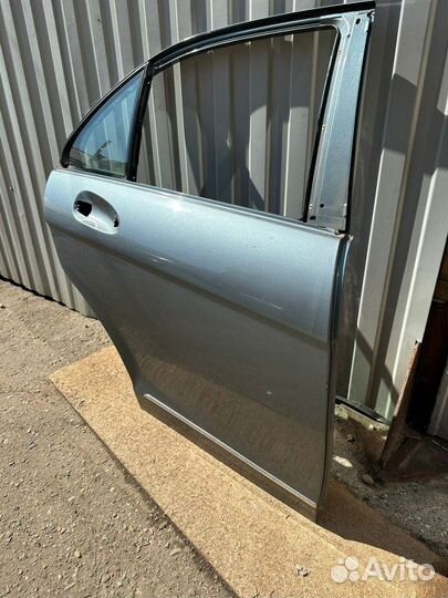 Дверь боковая задняя правая Mercedes-Benz C-Class