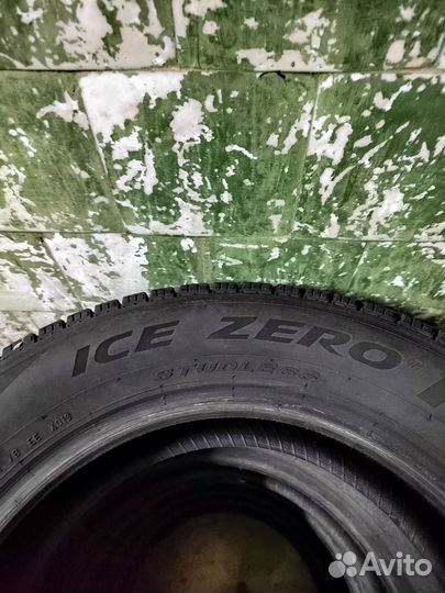 Pirelli Ice Zero 215/65 R17 103T