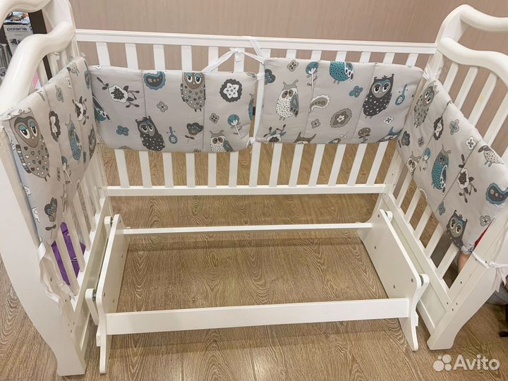 Детская кроватка с маятником Giovanni