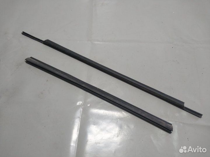 Молдинг стекла задний правый Ваз Калина универсал
