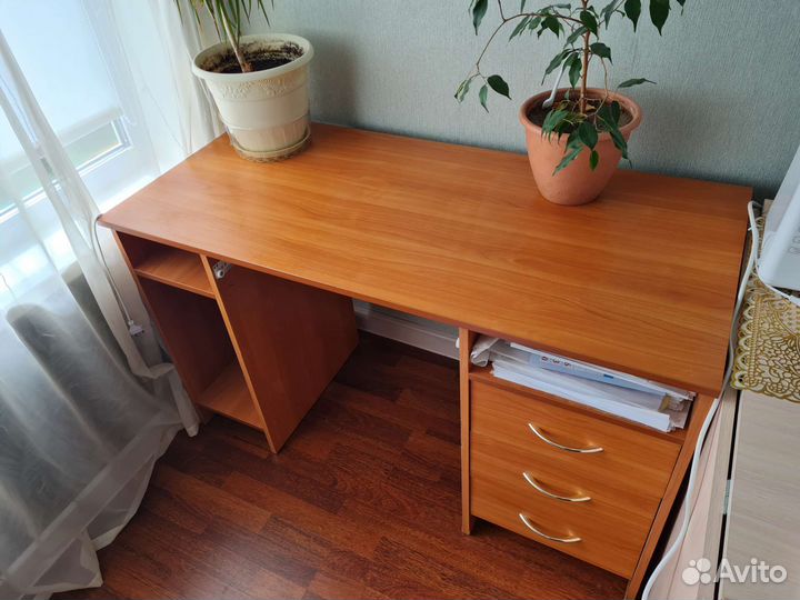 Письменный стол