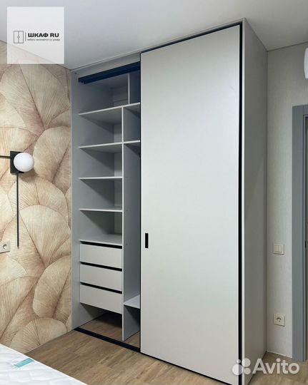 Шкаф распашной створчатый