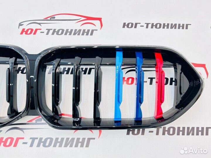 Решетка на BMW 2 F44 стиль M-Performance триколор