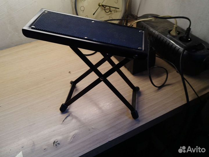 Подставка под ногу гитариста