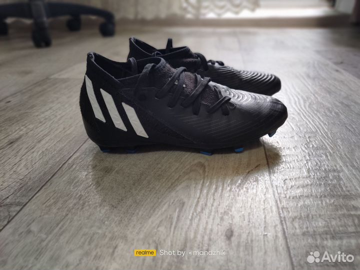 Футбольные бутсы adidas predator