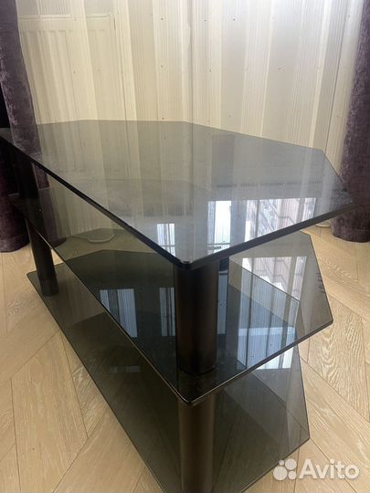 Стеклянная тумба под телевизор