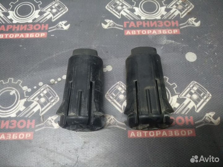 Кронштейн фиксатор радиатора Мазда 3 вк 2.0л