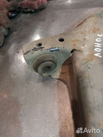 Нижние рычаги передней подвески Chevrolet Lanos