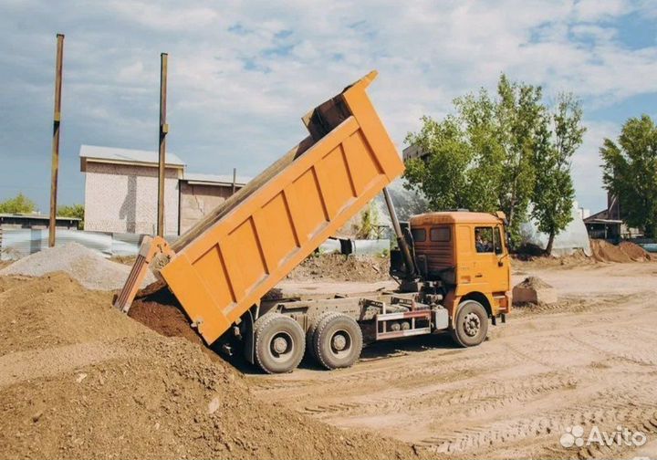 Водитель самосвала