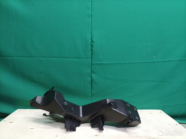 Кронштейн фары правой Jeep Grand Cherokee вк2 2010