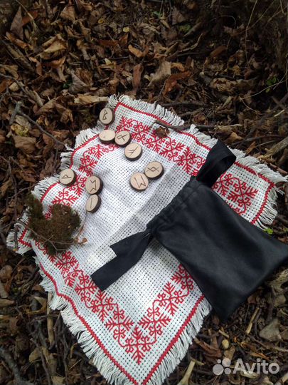 Руны из яблони