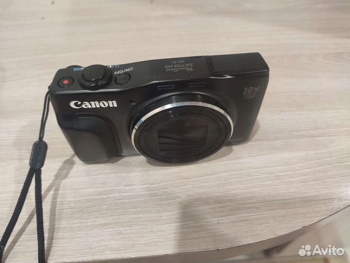 Компактный фотоаппарат canon