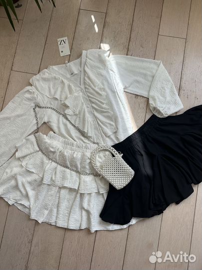 Костюм юбка и блуза. Комплект с воланами