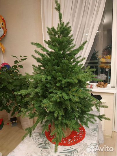 Продам ёлку искусственную литую 1метр