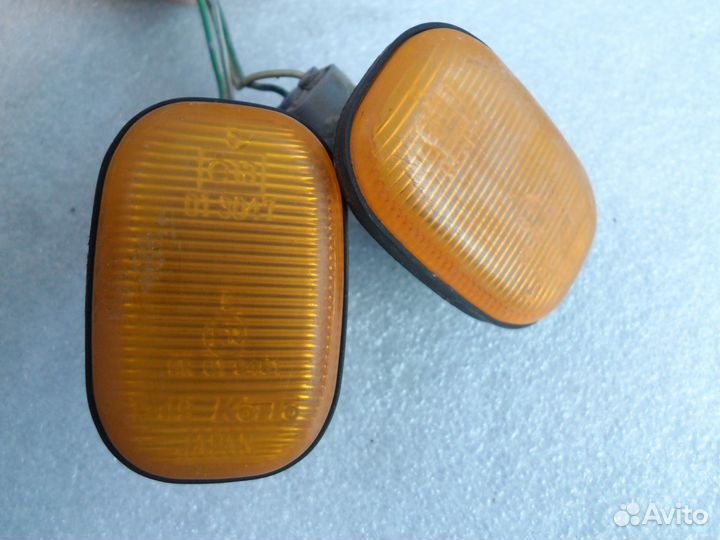 Поворотник на крыло Toyota