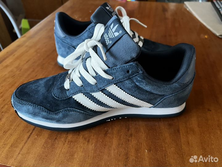 Кроссовки adidas classic
