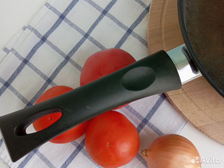 Сковорода бу 24 см