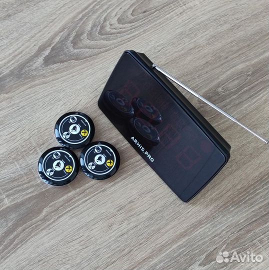 Кнопка вызова персонала и табло для официантов