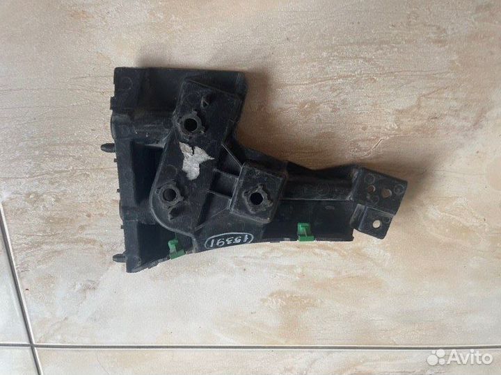 Кронштейн бампера передний левый Volvo S 60 С 2011