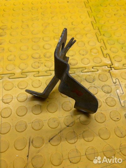 Кронштейн задний правый Renault Duster HSM H4M430