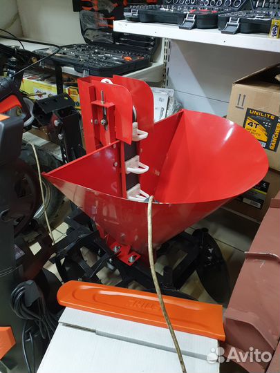 Картофелесажалка на грунтозацепах NEO forza