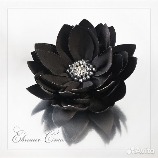 Брошь-цветок из ткани чёрный