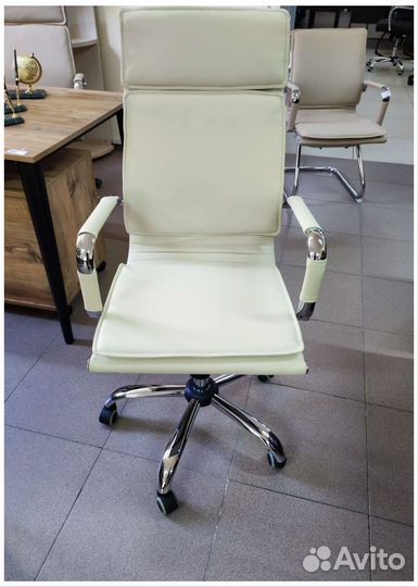 Офисное кресло