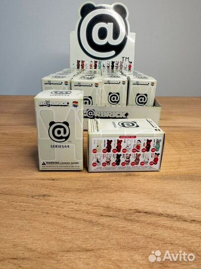 Bearbrick series 44 / 100% / 7см