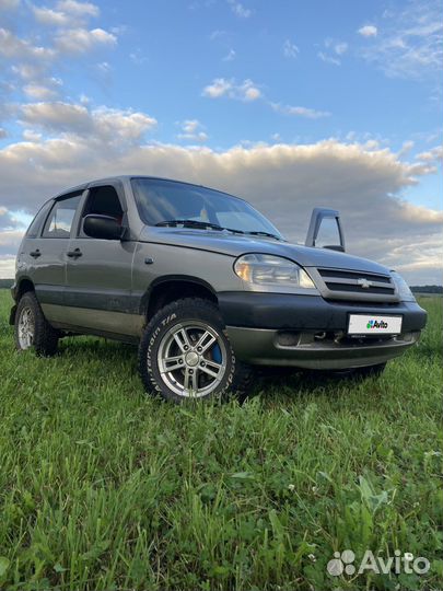 Chevrolet Niva 1.7 МТ, 2008, битый, 189 000 км