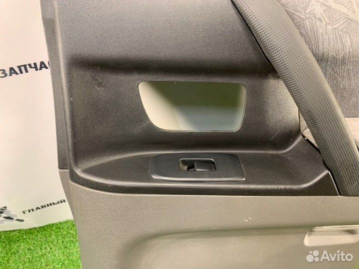 Обшивка двери передняя левая Mitsubishi Pajero