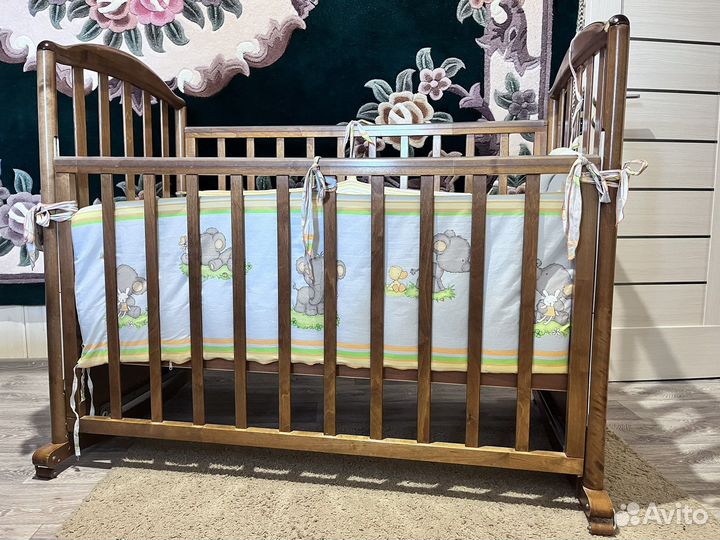 Детская кроватка качалка из массива