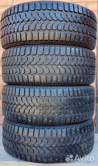 Yokohama Ice Guard Stud IG55 215/60 R16