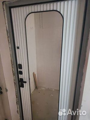 Дверь входная с зеркалом новая со склада
