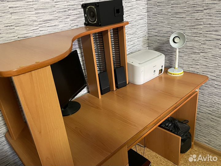 Компьютерный стол, компьютер,принтер,колонки