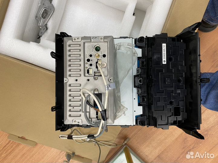 Магнитола на Toyota Land Cruiser 200