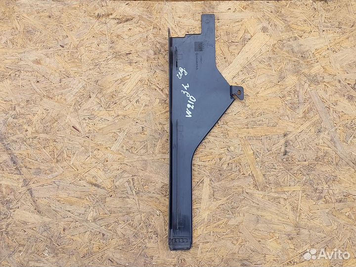 Накладка порога внутренняя задняя Mercedes W210