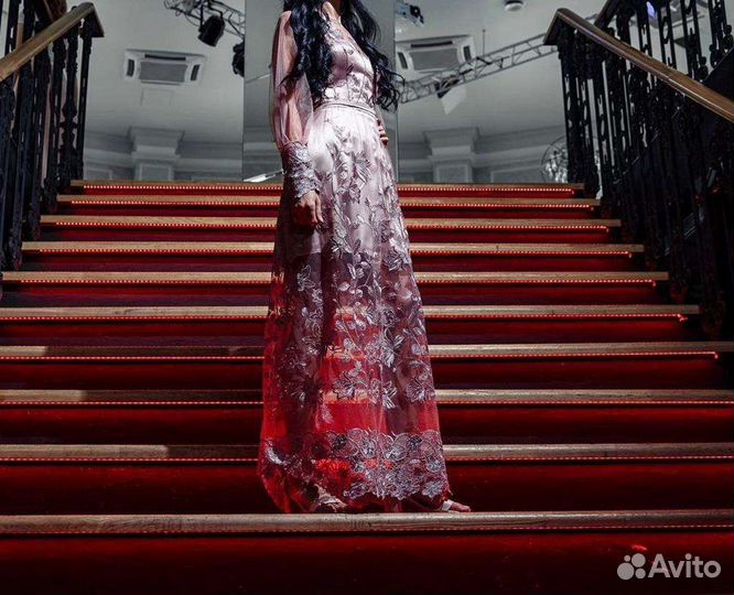 Вечернее платье на торжественное мероприятие