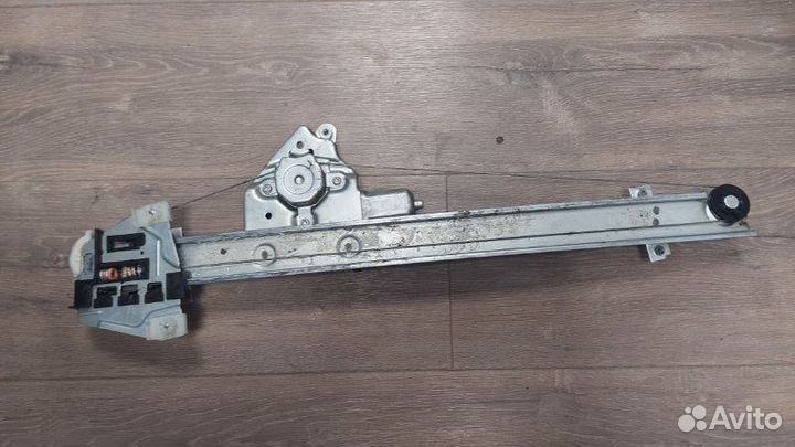 Стеклоподъемник задний левый Mitsubishi Pajero 4