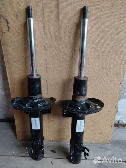 Стойки подвески Volkswagen Polo Sedan (зад, перед)