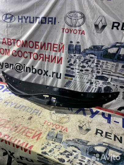 Кожух замка капота Toyota Land Cruiser 200