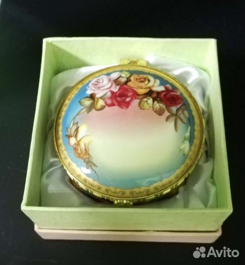 Шкатулка фарфоровая, позолота, деколь