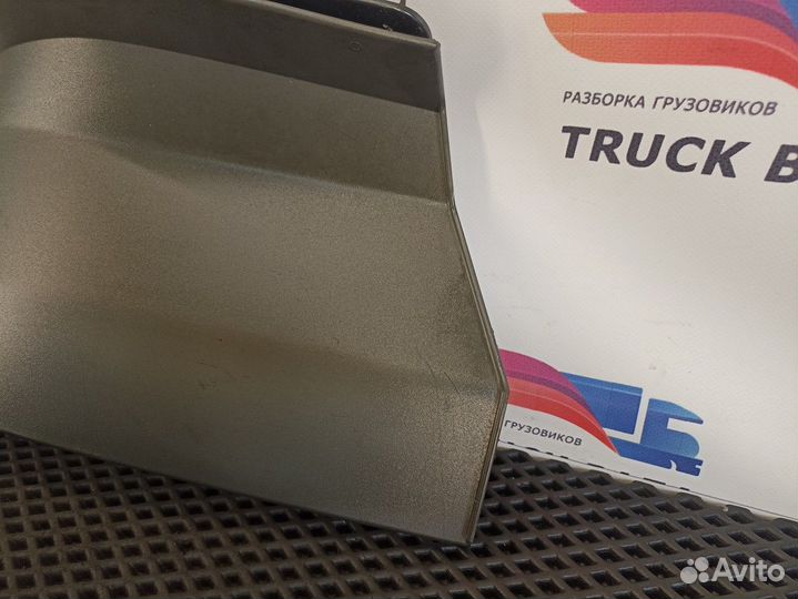 504156595 Накладка угла кабины правая