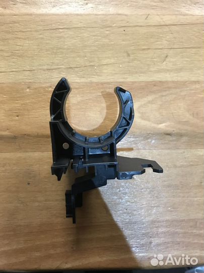 Кронштейн горловины бачка омывателя Polo 2010-2020