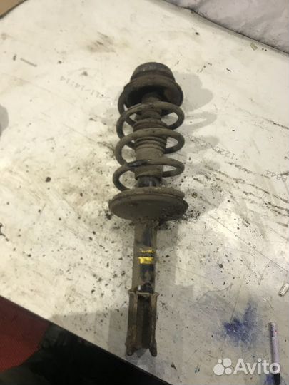 Амортизатор передний Renault Sandero