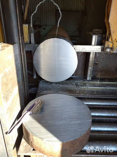 Порезка металла на лентопильном станке