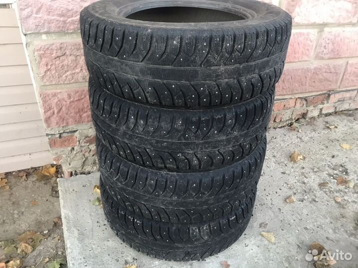 Bridgestone Ice Cruiser 7000 215/65 R16 98T