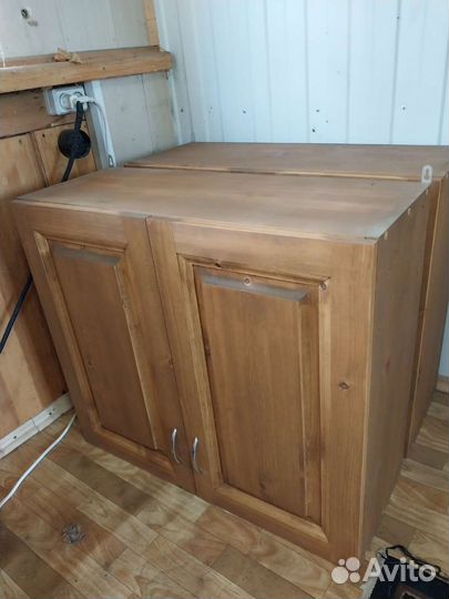 Два навесных шкавчика