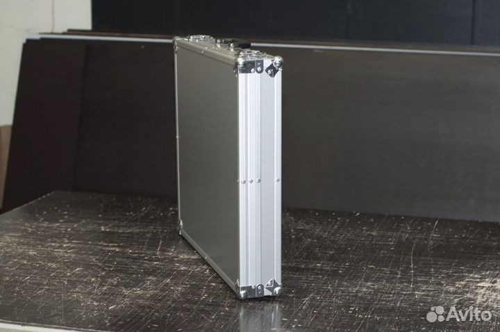 Кейс-чемодан из алюминиевого композита