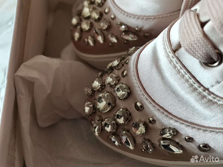 Кроссовки женские